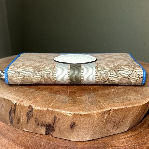 *LIKE NEW* COACH Dempsey Signature Stripe Patch Accordion Zip Wallet - Picture 4 of 14